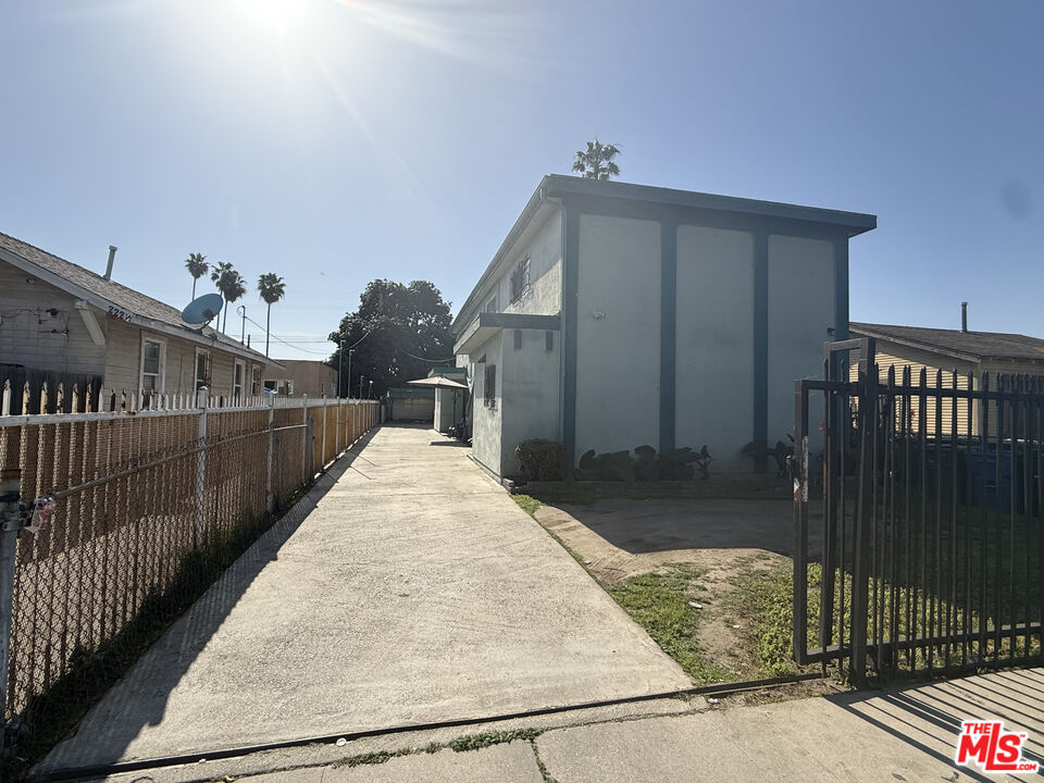 Property photo for 218 E 76th Pl, Los Angeles, CA