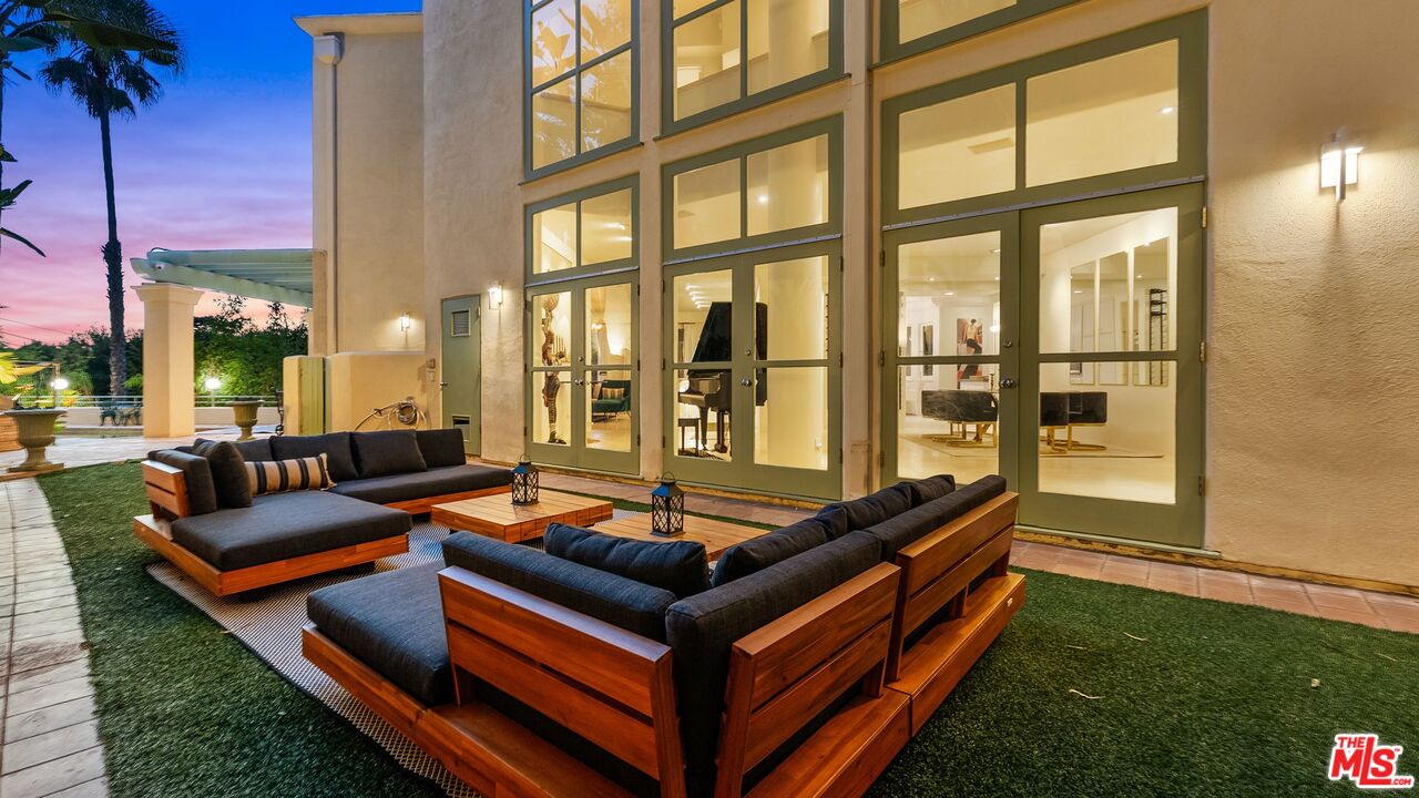 Property photo for 1368 Doheny Pl, Los Angeles, CA