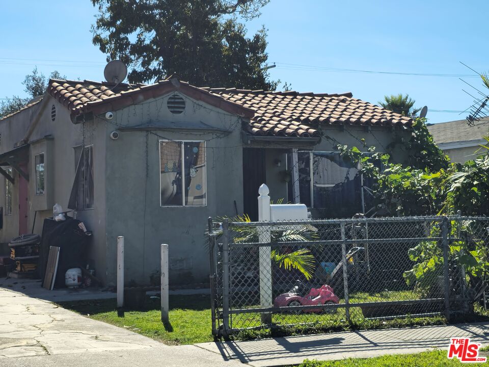 Property photo for 666 W 62nd St, Los Angeles, CA
