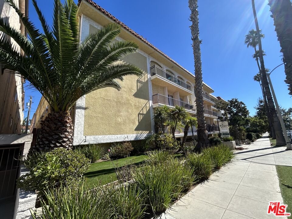 Property photo for 1033 6TH ST, #303, Santa Monica, CA