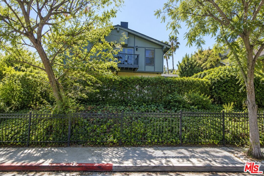 Property photo for 8606 Allenwood Rd, Los Angeles, CA