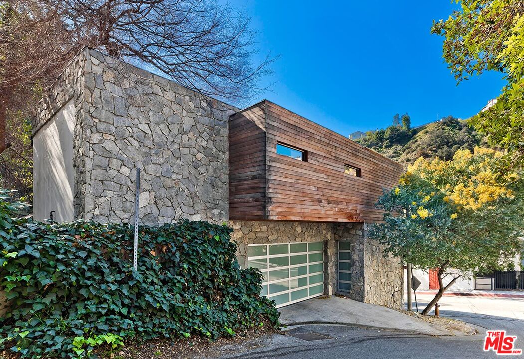 Property photo for 1730 Mount Olympus Dr, Los Angeles, CA