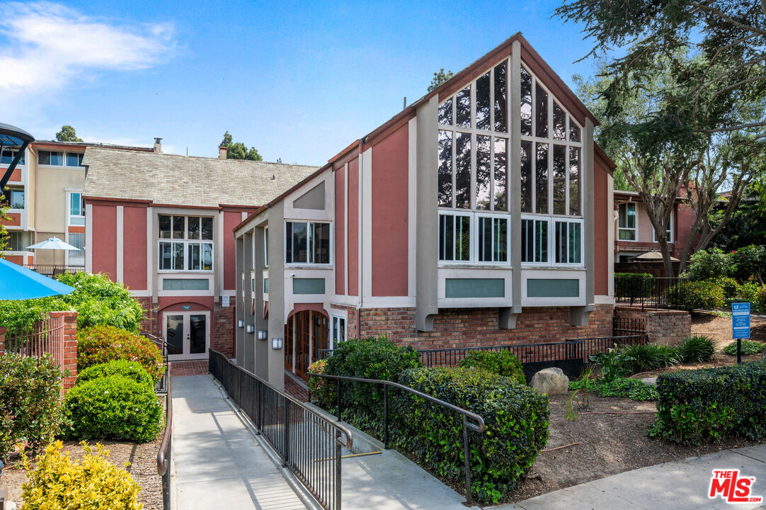 Property photo for 6605 Green Valley Cir, #109, Culver City, CA