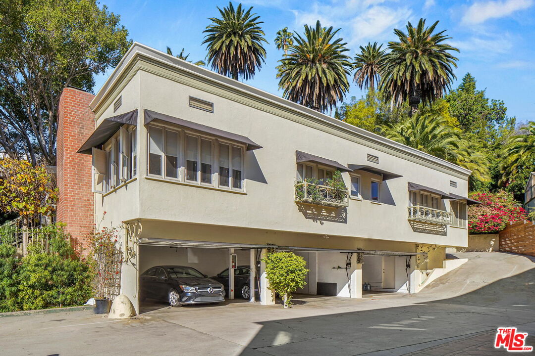 Property photo for 1328 Londonderry View Dr, Los Angeles, CA