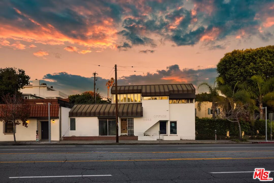 Property photo for 2951 Lincoln Blvd, Santa Monica, CA