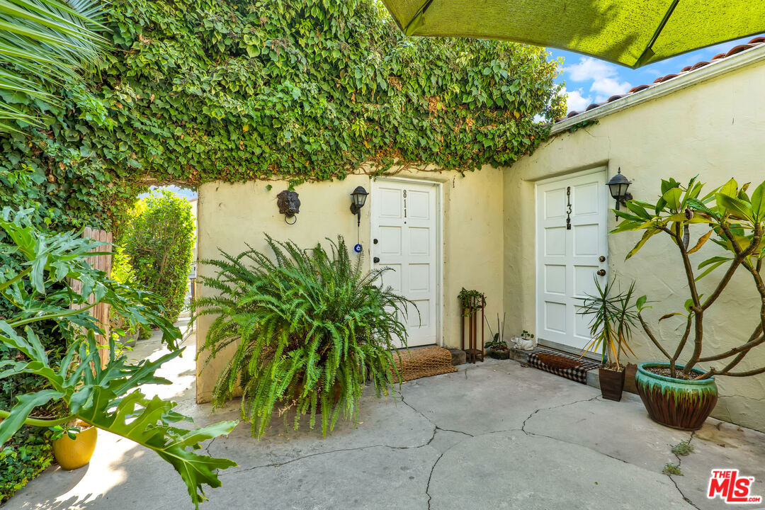 Property photo for 811 N Citrus Ave, Los Angeles, CA