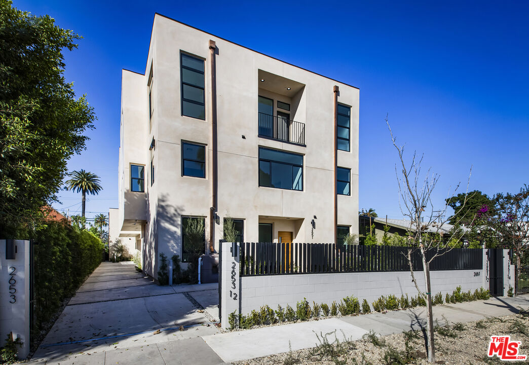 Property photo for 2653 Vineyard Ave, Los Angeles, CA