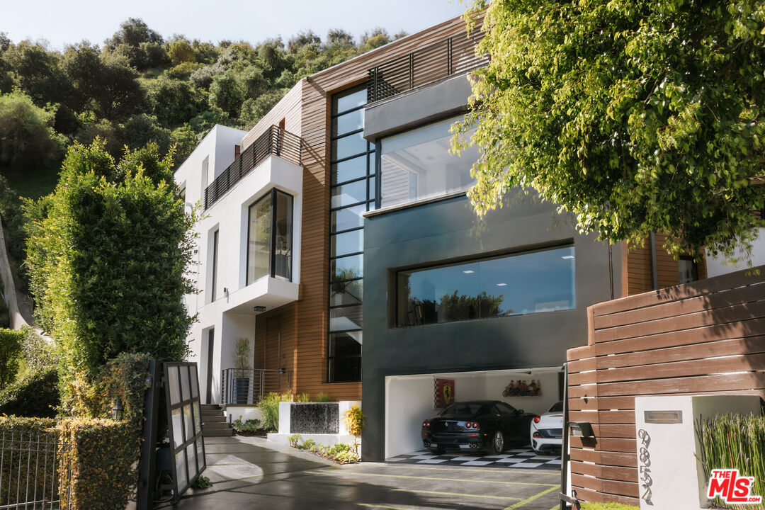 Property photo for 9852 San Cir, Beverly Hills, CA