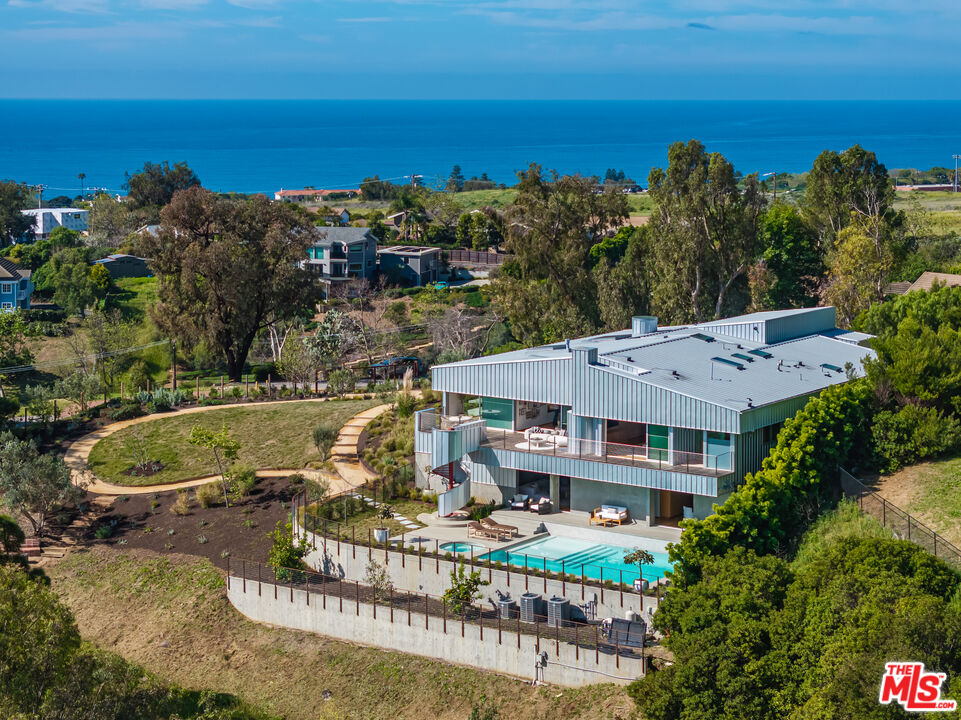 Property photo for 5932 Busch Dr, Malibu, CA