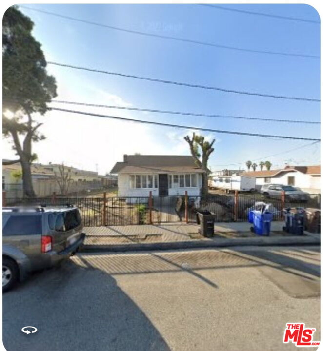 Property photo for 11319 Larch Ave, Inglewood, CA