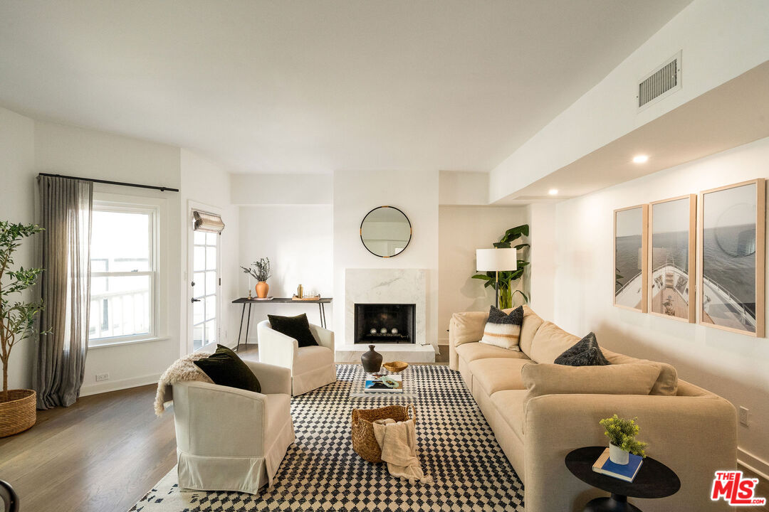 Property photo for 2622 2nd St, #2, Santa Monica, CA