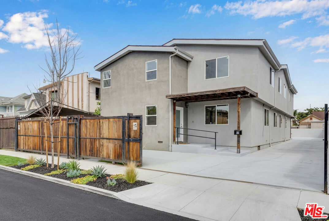 Property photo for 231 E 25th St, Los Angeles, CA