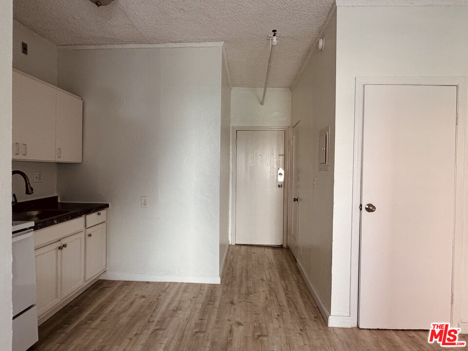 Property photo for 920 S Hobart Blvd, #104, Los Angeles, CA