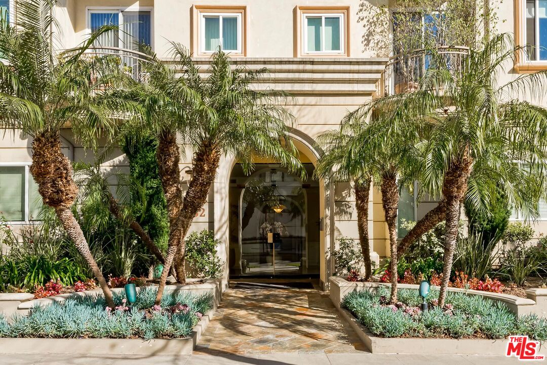 Property photo for 132 S Maple Dr, #101, Beverly Hills, CA