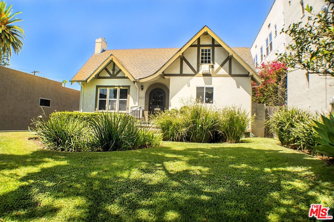 Property photo for 507 N Larchmont Blvd, Los Angeles, CA
