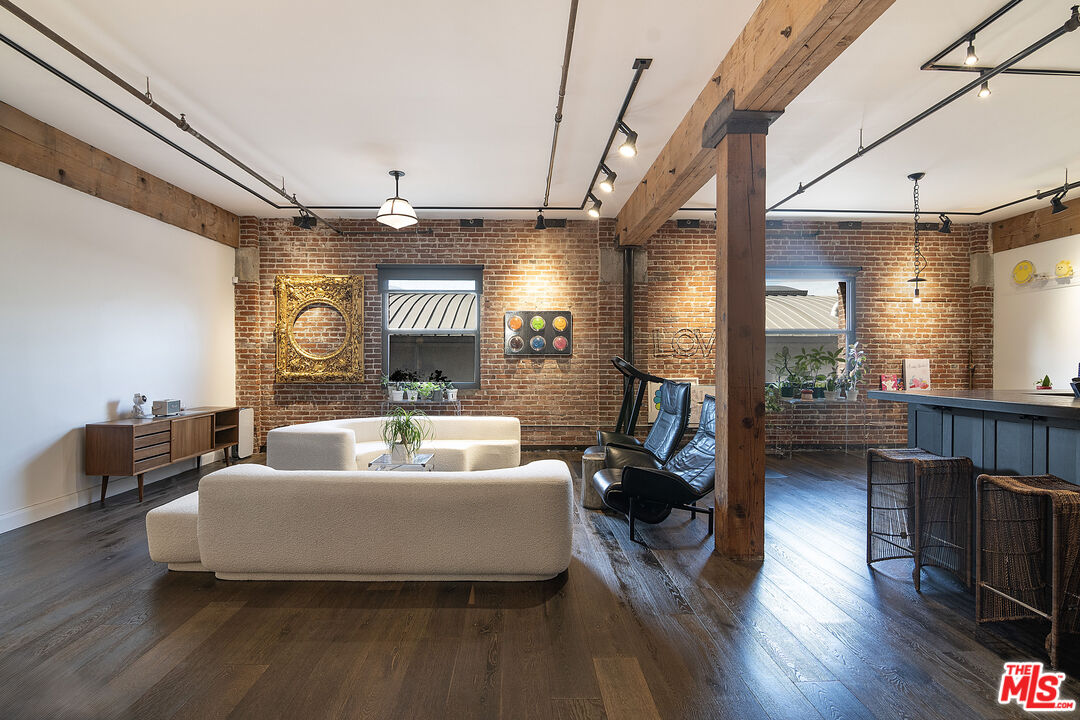 Property photo for 215 S Santa Fe Ave, #6, Los Angeles, CA