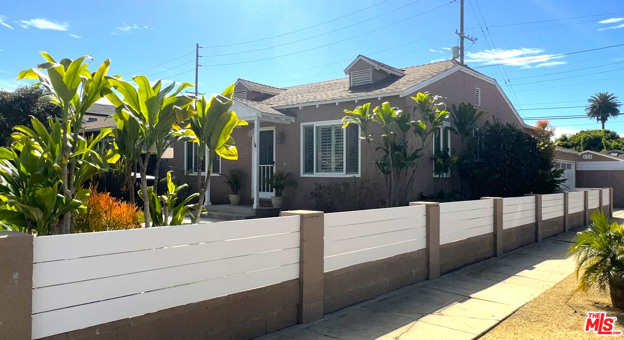 Property photo for 3505 Redwood Ave, Los Angeles, CA