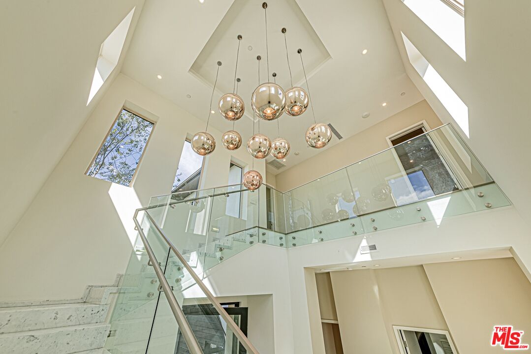 Property photo for 310 N Lucerne Blvd, Los Angeles, CA