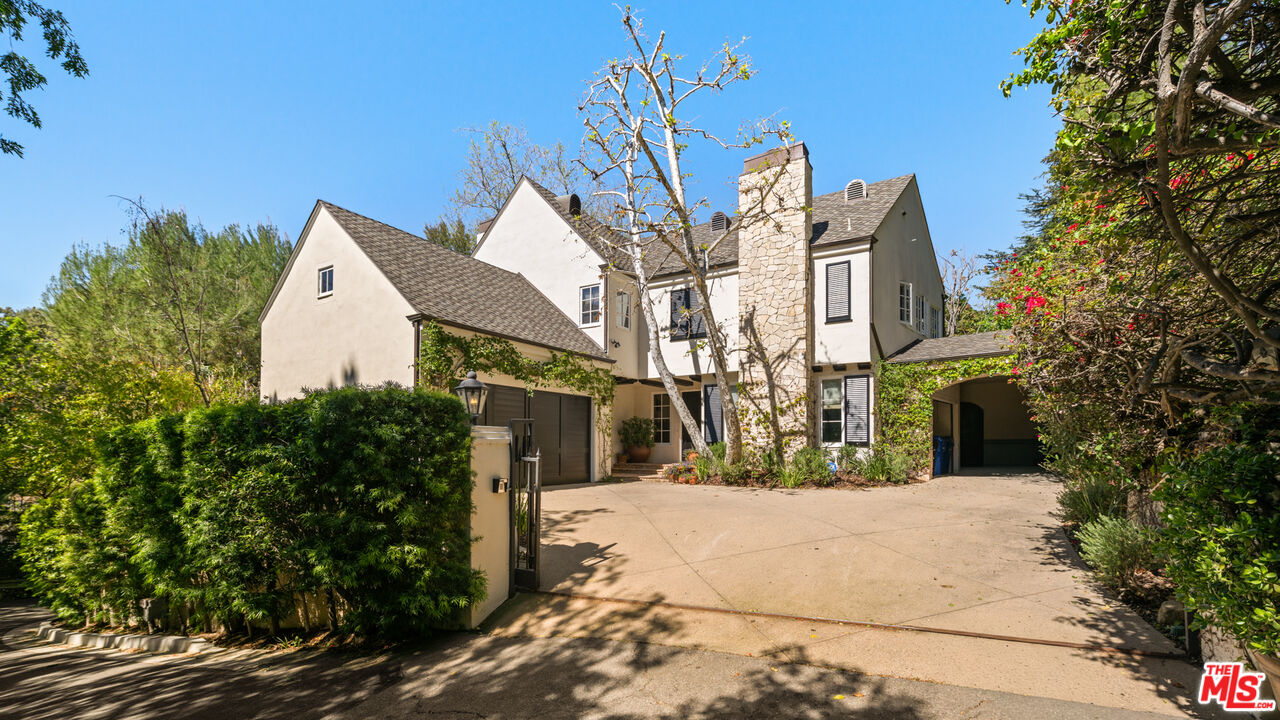 Property photo for 11982 Brentridge Ln, Los Angeles, CA