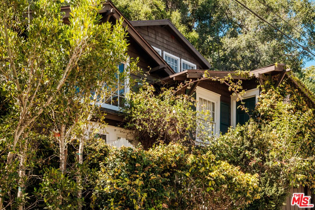 Property photo for 425 Hillside Ln, Santa Monica, CA