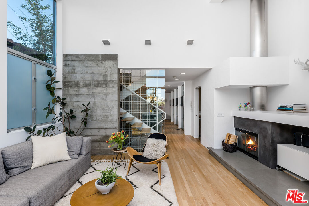 Property photo for 552 Grand Blvd, Venice, CA