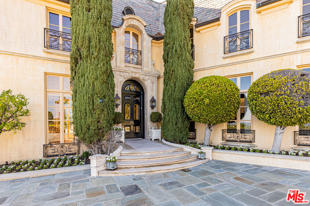 Property photo for 1115 La Altura Rd, Beverly Hills, CA