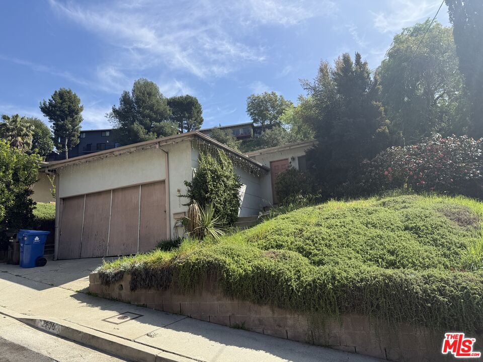 Property photo for 2630 Saxon Dr, Los Angeles, CA