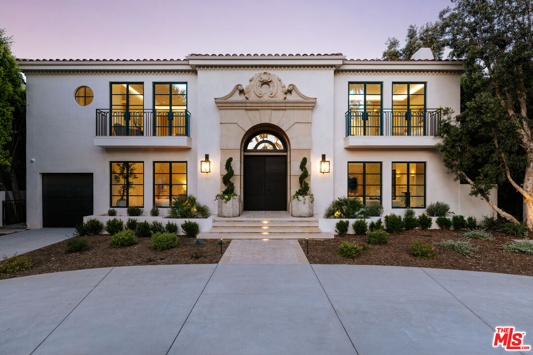 Property photo for 906 N Beverly Dr, Beverly Hills, CA