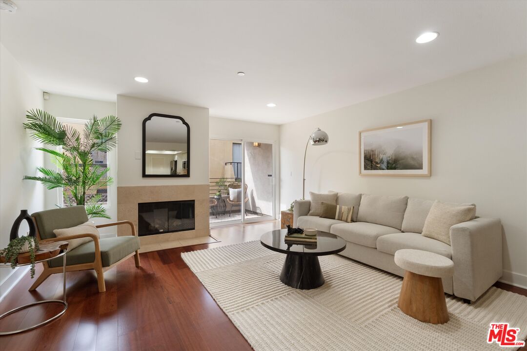 Property photo for 1951 N Beachwood Dr, #206, Los Angeles, CA