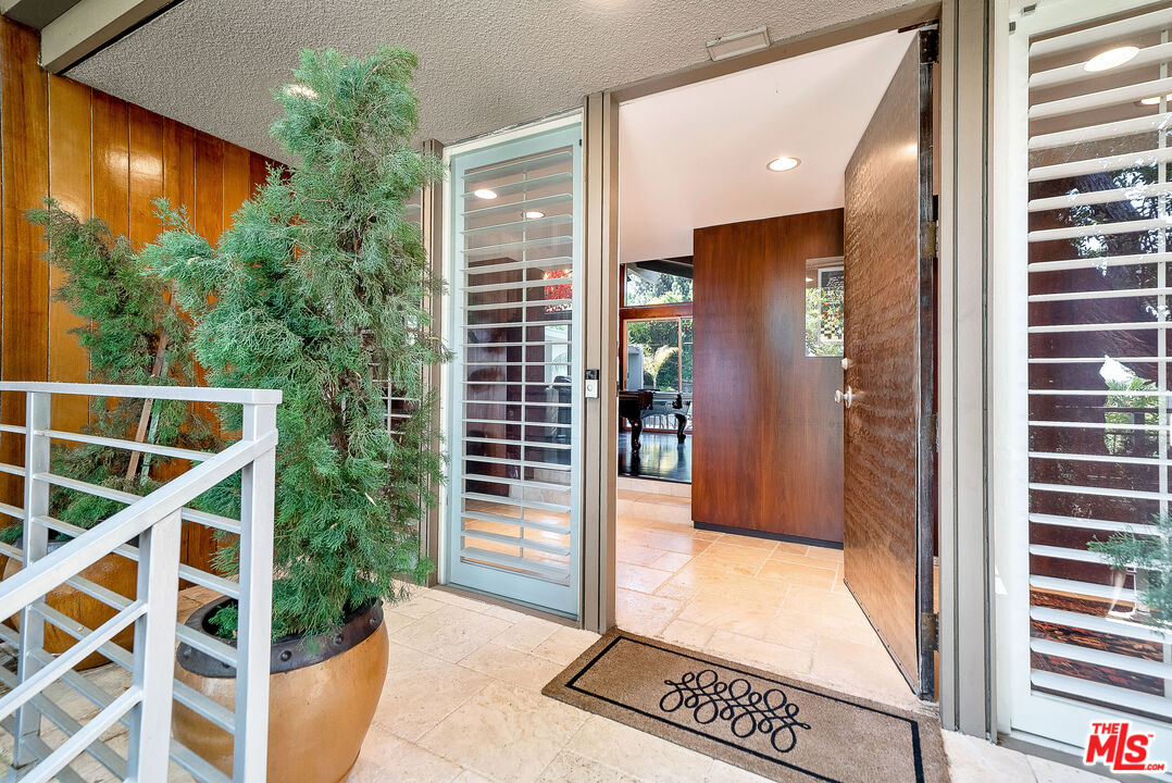 Property photo for 11508 Thurston Cir, Los Angeles, CA