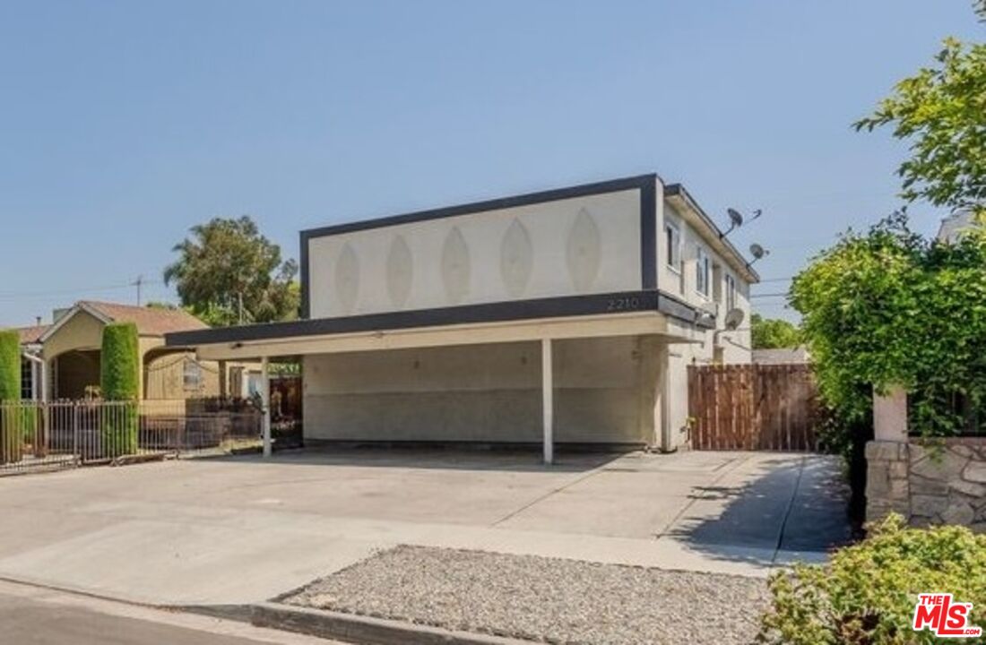 Property photo for 2210 S Sycamore Ave, #3, Los Angeles, CA