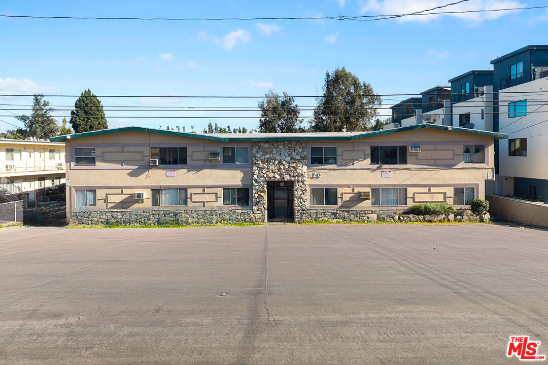 Property photo for 820 Chestnut Ave, Los Angeles, CA