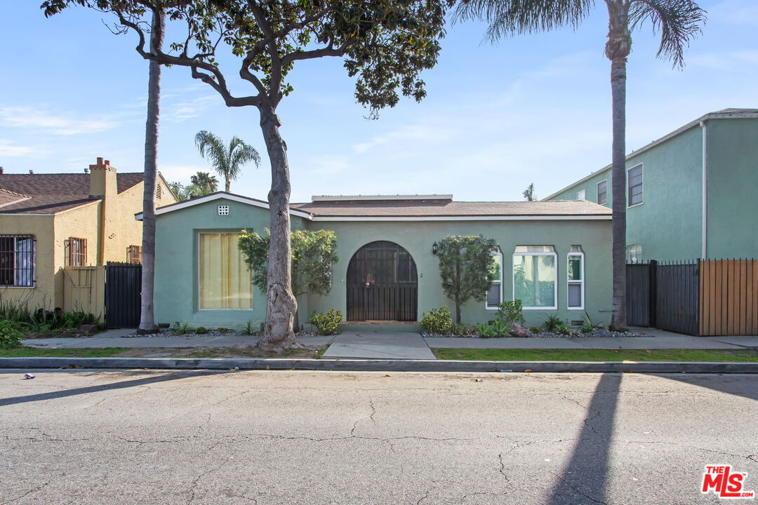 Property photo for 1950 Magnolia Ave, Long Beach, CA