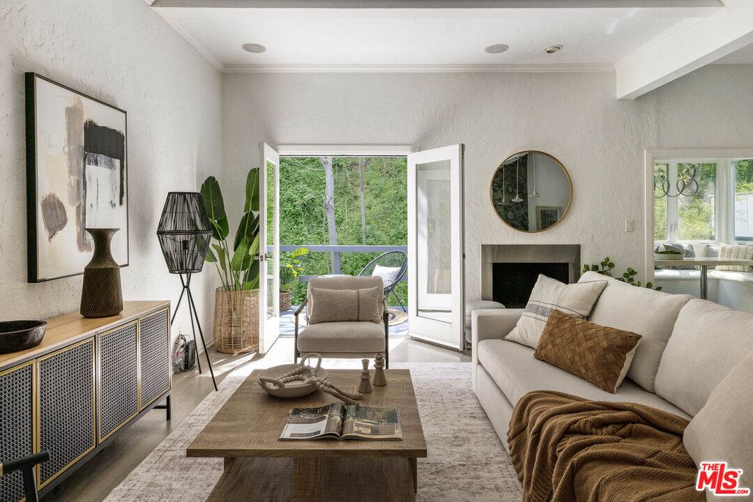 Property photo for 8326 Kirkwood Dr, Los Angeles, CA