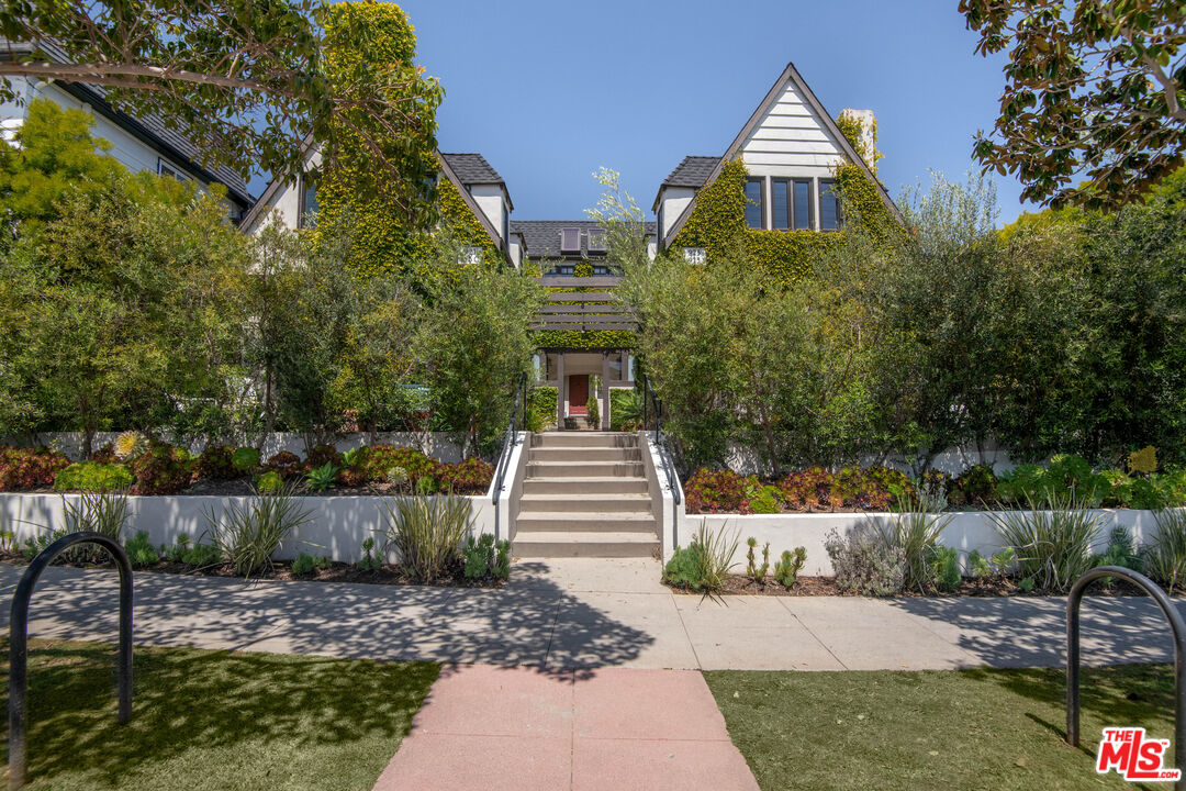 Property photo for 921 16th St, Santa Monica, CA