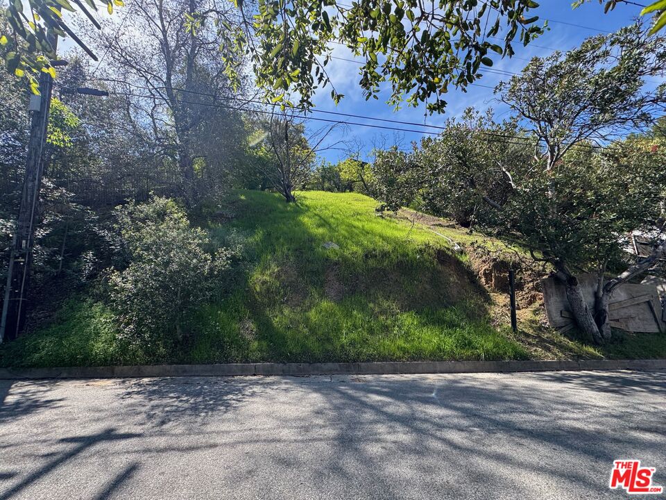Property photo for 1127 Oneonta Dr, Los Angeles, CA