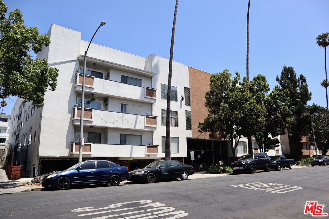 Property photo for 334 S Gramercy Pl, Los Angeles, CA