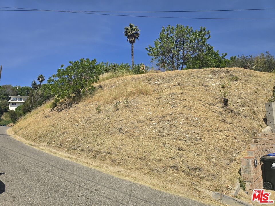 Property photo for 4011 Elderbank Dr, Los Angeles, CA