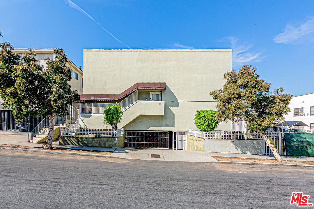 Property photo for 933 S Manhattan Pl, Los Angeles, CA