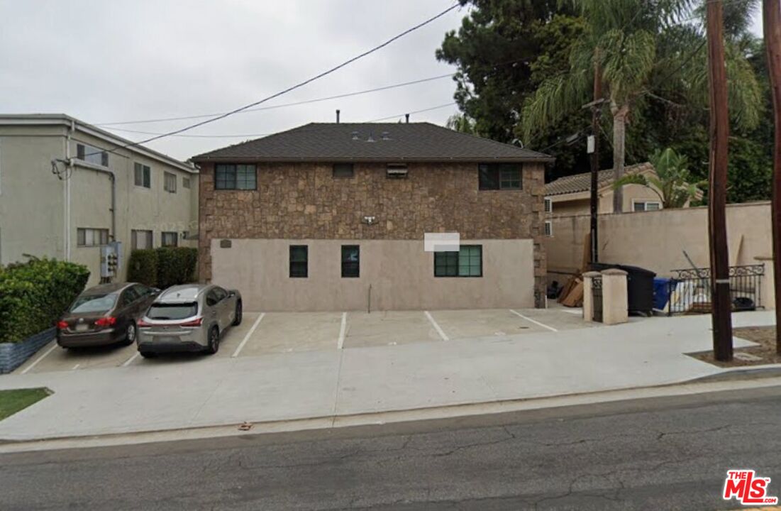 Property photo for 3192 Queensbury Dr, Los Angeles, CA