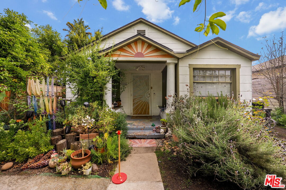 Property photo for 2206 Walnut Ave, Venice, CA