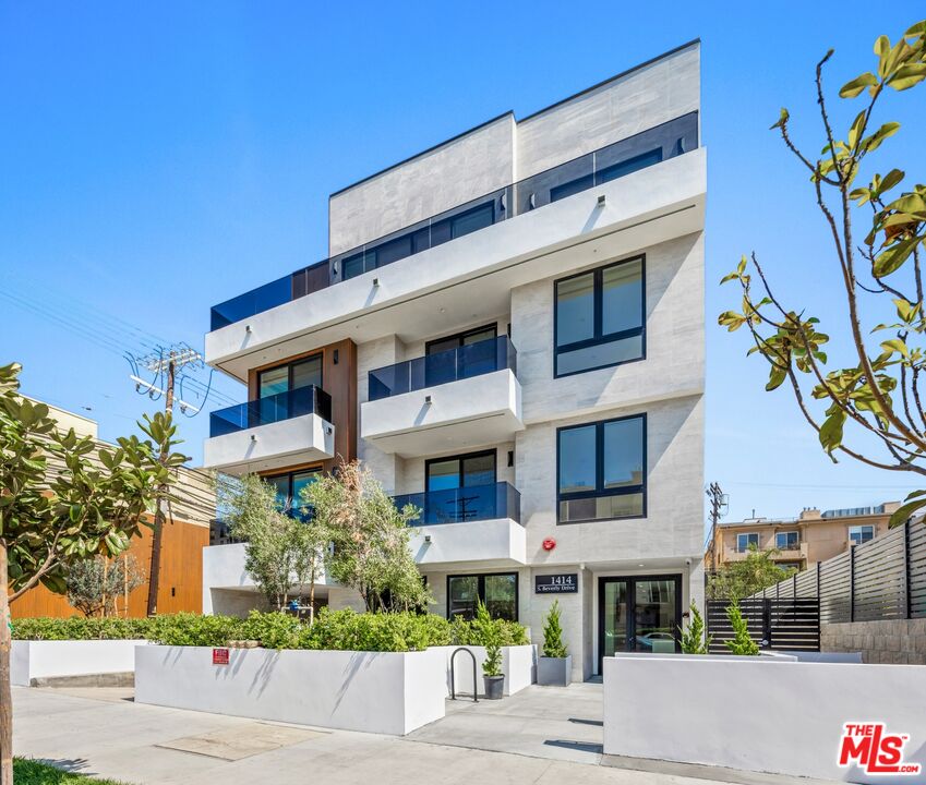 Property photo for 1414 1/2 S Beverly Dr, #301, Los Angeles, CA