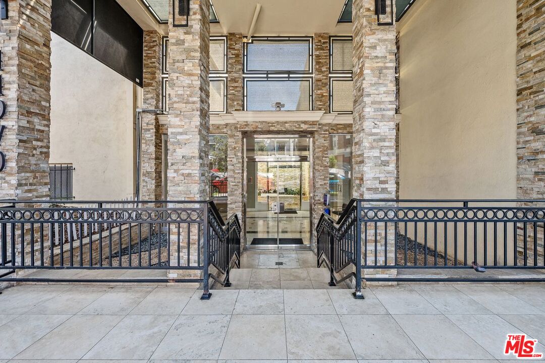 Property photo for 11970 Montana Ave, #102, Los Angeles, CA