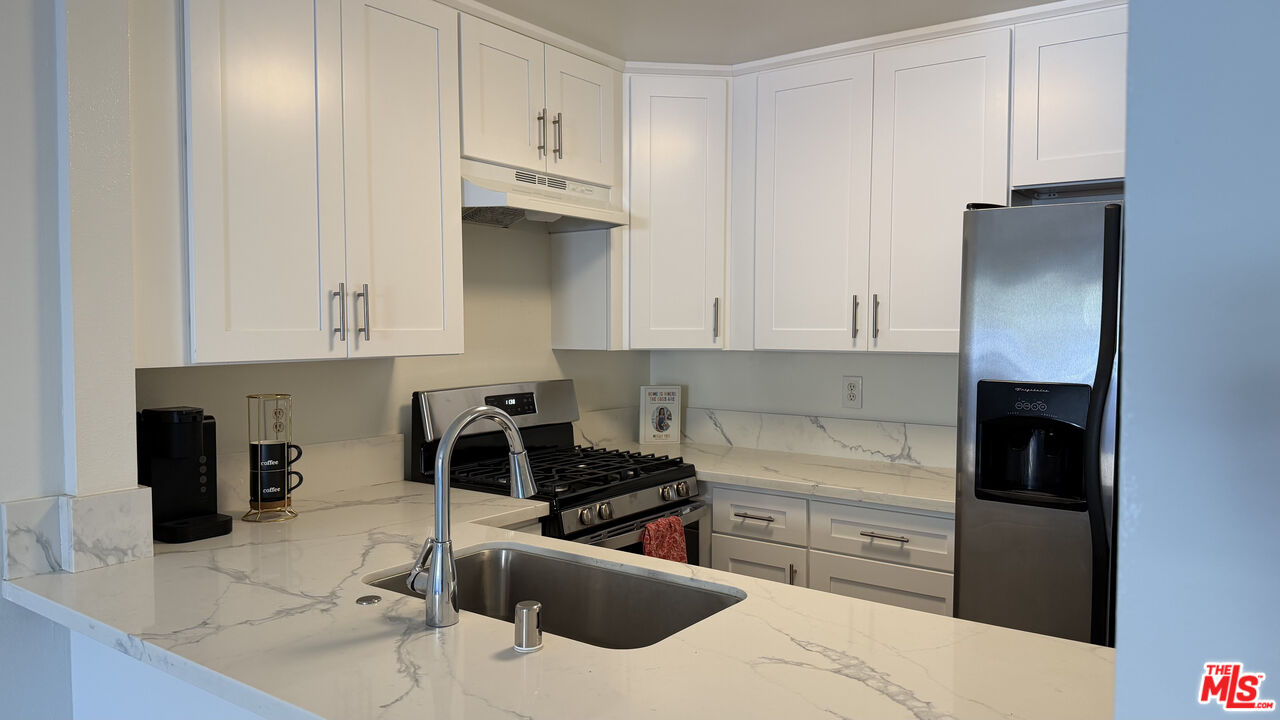 Property photo for 326 S Manhattan Pl, #108, Los Angeles, CA