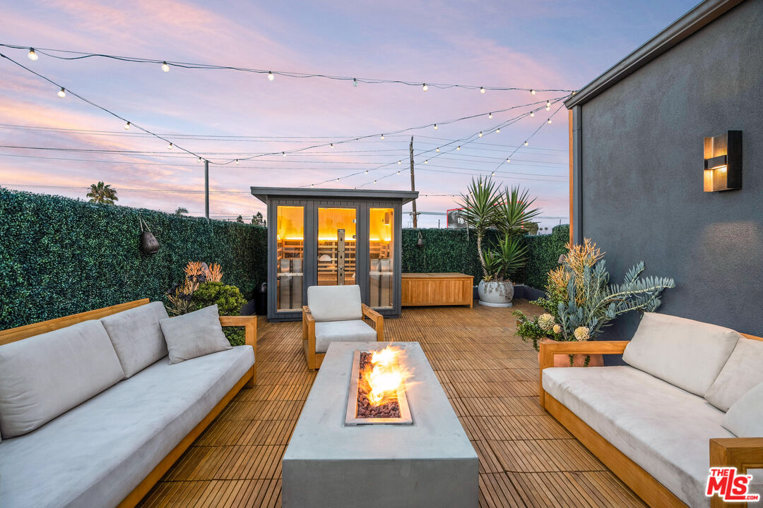 Property photo for 2515 Lincoln Blvd, Venice, CA