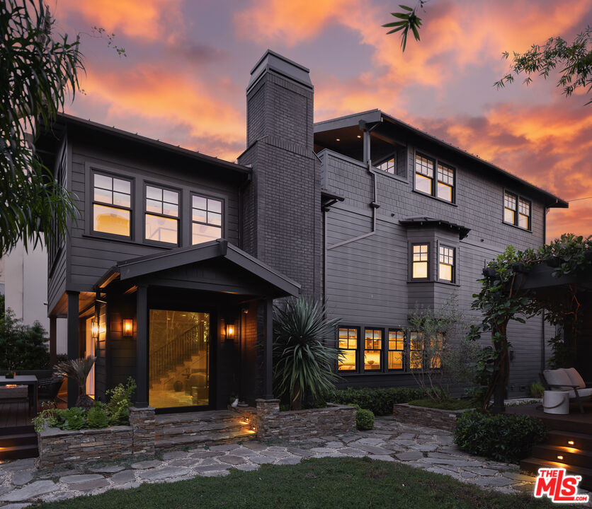 Property photo for 564 Rialto Ave, Venice, CA