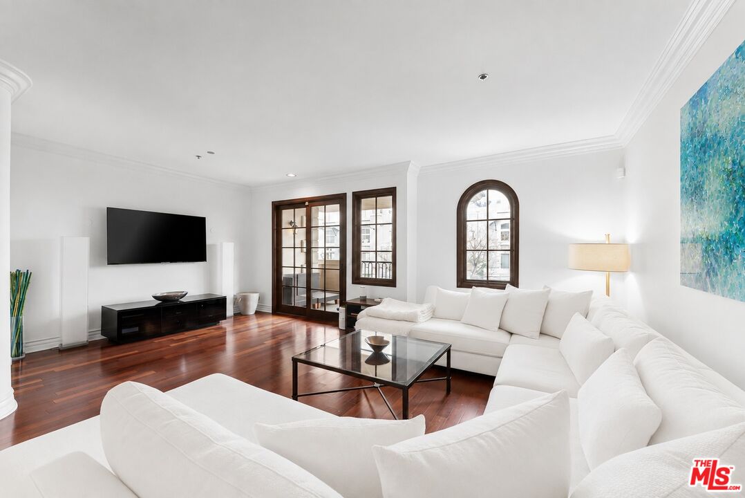 Property photo for 850 N Croft Ave, #302, Los Angeles, CA
