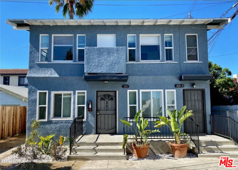 Property photo for 219 E 10th St, Long Beach, CA