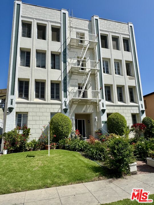 Property photo for 218 S Tower Dr, Beverly Hills, CA