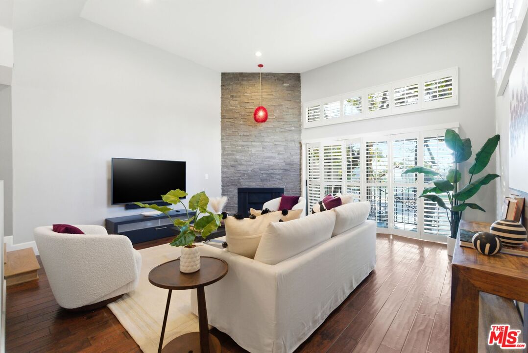 Property photo for 1013 16th St, #101, Santa Monica, CA